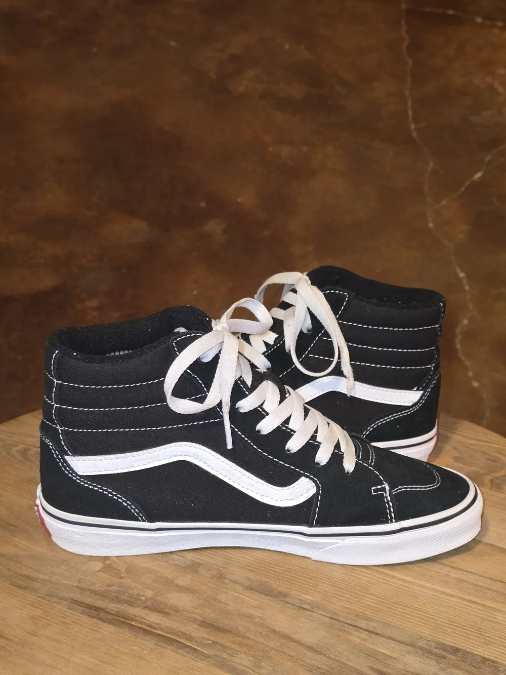 VANS Sk8-Hi Classic Black & White High Top Sneakers Youth Size 6